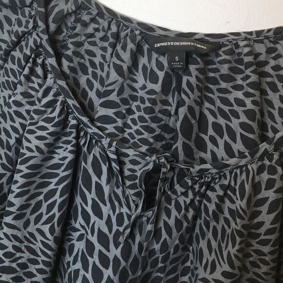 2/$20 Express Design Studio Black Leaf Print Grey Peasant Blouse - Picture 4 of 6